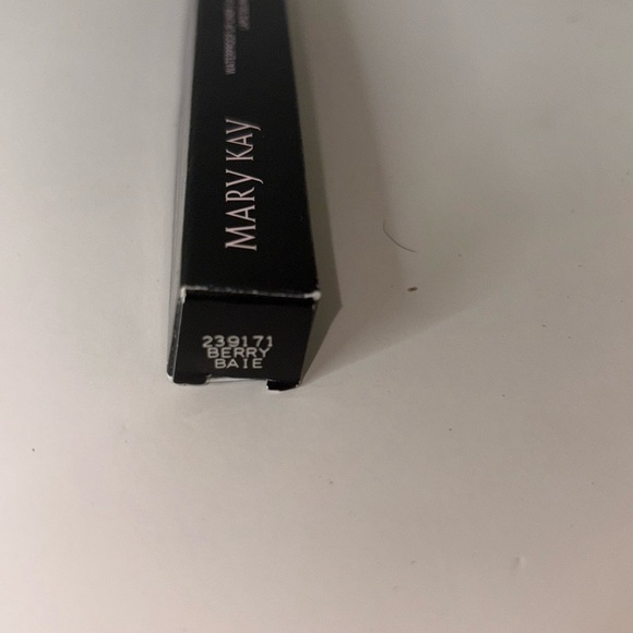 Mary Kay Waterproof Eyeliner Pencil - Picture 2 of 3